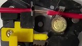 老板刚买回来的工具，用来接电线非常的好用，工人工作中的好帮手