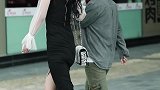 大叔身边不缺美女，实名羡慕！