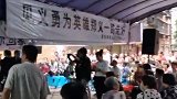 广州救人遇难货车司机遗体送回家乡 上千老乡夹道迎接