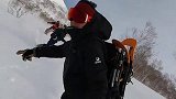 谢霆锋超级斜坡滑野雪，看得人那叫一个惊心动魄，还有什么是谢霆锋不会的吗？娱乐播报台