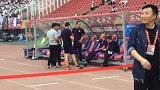 中超-17赛季-德比赛前其乐融融 王永珀和曹阳热络交流-新闻