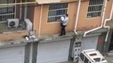 河北邯郸：男童头卡防盗窗！危急时刻，邻居飞檐走壁救人