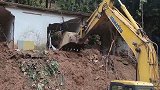 广州山体滑坡现场曝光：2人遇难 消防员大水中用棉被包伤者撤离