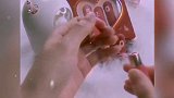 爱我就要抱抱我 想不到提前就收到了礼物，同事都羡慕的要死 非叫我展示下色号情侣礼物
