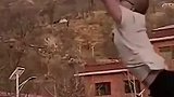 摸哪哪疼原来是手断了