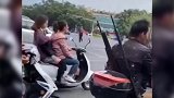 北海两名男子携带“枪支”上街 警方通报后大家都笑了