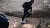 确实有点厉害，还会飞檐走壁呢