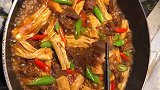 厨师长教你腐竹烧牛肉的经典做法，鲜香味美，出锅香气四溢