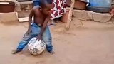 这孩子打小的梦想就是踢世界杯，结果破灭了