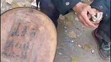 搞笑视频#为什么一交钱就打不进去了，老头手里的钱都是我的