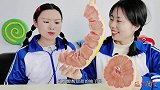 吃货妹子馋花眼，红心柚子五花肉傻傻分不清，搞怪整蛊逗笑人