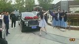 伴娘，你这样容易暴露职业！