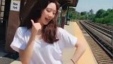 小姐姐笑的这么灿烂，被感染到了，网友不淡定了