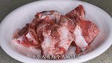 大骨头好吃有诀窍，大厨教你饭店不外传的秘诀，汤白味浓好喝营养