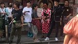 王宝强穿花裙子上街？原来是与刘昊然在日本拍《唐人街探案3》