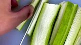 吃丝瓜的季节，丝瓜可以像我这样蒸着吃，美味无穷