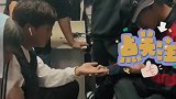 男生在寝室里给舍友算命，舍友惊呼连连太准啦