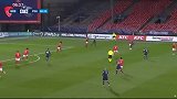 巴克外脚背轻推直塞 萨拉维亚近距离打门遭封堵