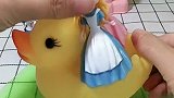 贝尔白雪和灰姑娘会不了家了，小鸭子送她们回家，小鸭子真棒