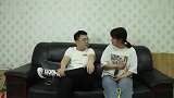 公公坚持不在家上厕所，儿媳起疑，掀开公公床单后，儿媳傻眼了