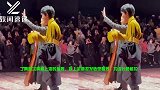丁真首次亮相上海时装周，换上全套妆发造型看秀，为设计师献花