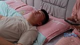 老公睡觉说梦话，管老婆叫服务员，被老婆拿拖布一顿揍