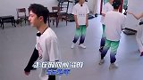 练习室内舞魂炸裂的王老师，省电模式都如此好看！！！