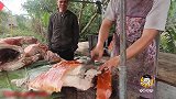 大哥好久没吃烧猪，在路边摊买上两斤，约上三两知己开始大谈计划
