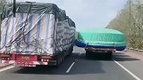公路上的高手超车，两车间的距离不超过5公分，让人窒息的操作！