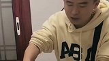 奶奶教会了我节约，小伙聚餐打包引发争议