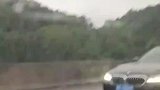高速路上看到小车紧跟在后方疑似碰瓷