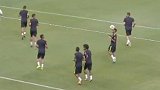 西甲-1718赛季-内马尔训练中与队友互飙球技 保利尼奥当观众一路追随-专题