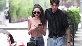你愿意为这对情侣点赞吗