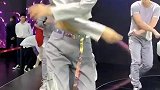 小姐姐手在干嘛