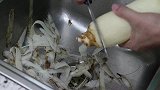 入秋后，特别适合吃莲藕！把莲藕切成丁，看我做一个好吃的藕丁