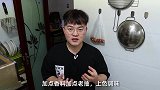 老猫做大片五花肉，先炸再卤，肥而不腻，夹着馒头吃，过瘾