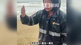 记者直面台风“蝴蝶”:连人带伞直接吹跑,雨水夹杂沙子往脸上打