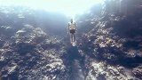 牛人极限潜水，网友：他潜水没事，我看得都快憋死了