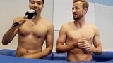 看着都冷！凯恩与主持人一同泡冰池谈笑风生