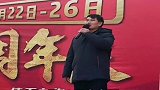大衣哥德州演出现场，山东附近老板总爱请他，深得观众喜欢