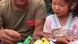 鳄鱼咬到妹妹手了