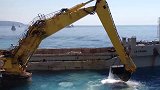 挖掘机在海水中是怎样工作的