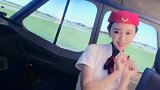 空乘小姐姐在哪都能舞一曲，好看是好看，就是感觉瘦脸开的有点大