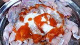 荒野美食：看小屁孩如何烹饪田蛙，这样的做法让人害怕