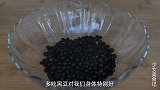 入冬后要多吃黑豆，淋2个鸡蛋，教你从没吃过的做法，越吃越精神