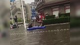 暴雨挡不住爱“浪”的心！游泳划艇家门口免费畅享