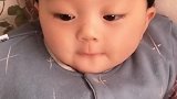 教小可爱吐舌头，她一学就会，真是太棒了！