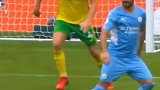 这位大哥是懂防守的足球