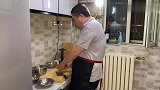 老爸赶集买羊脸肉，用辣椒一起爆炒，香辣又下饭，喝点小酒美极了