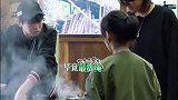 黄磊给大家做葱油拌面，宋茜馋的咽口水，太香了